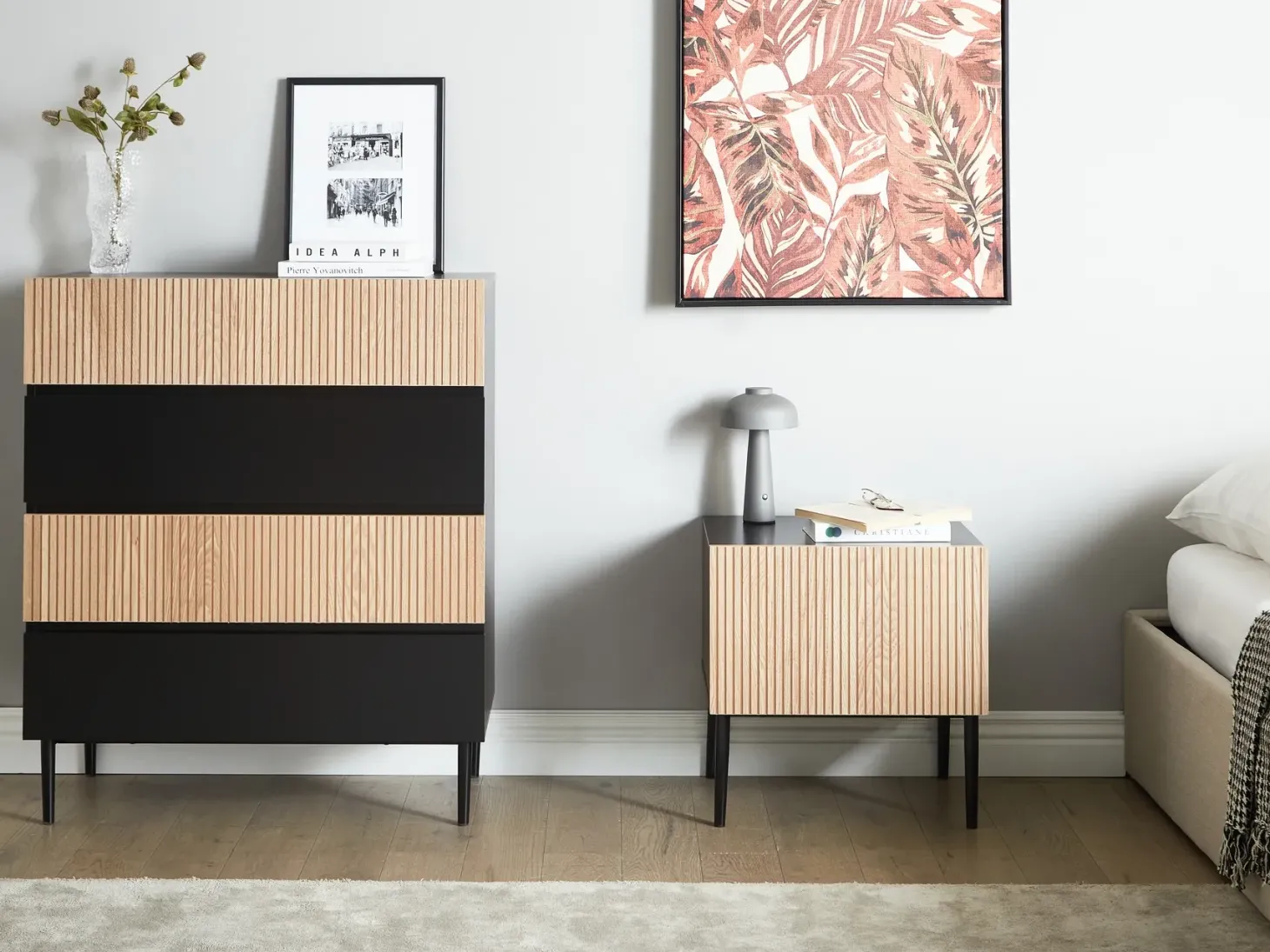 4 skuffers kommode BLYTHE Naturlig ask Sort