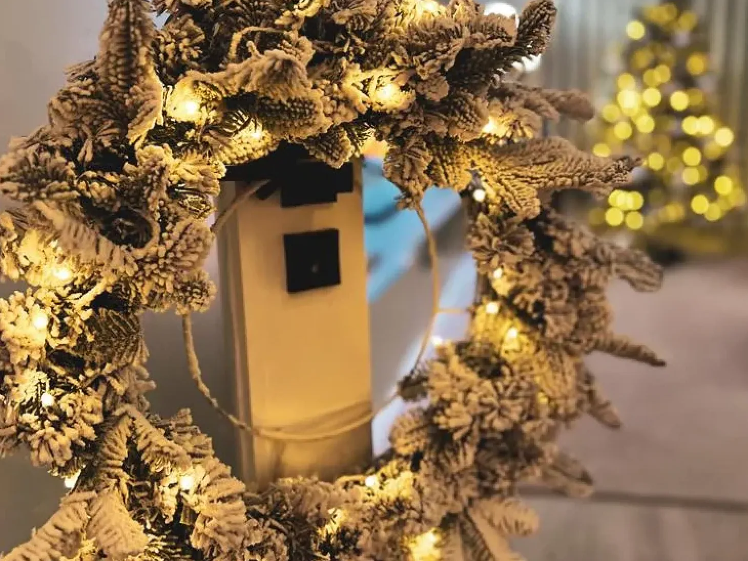 Sneklædt julekrans LED SUNDO Hvid 70 cm
