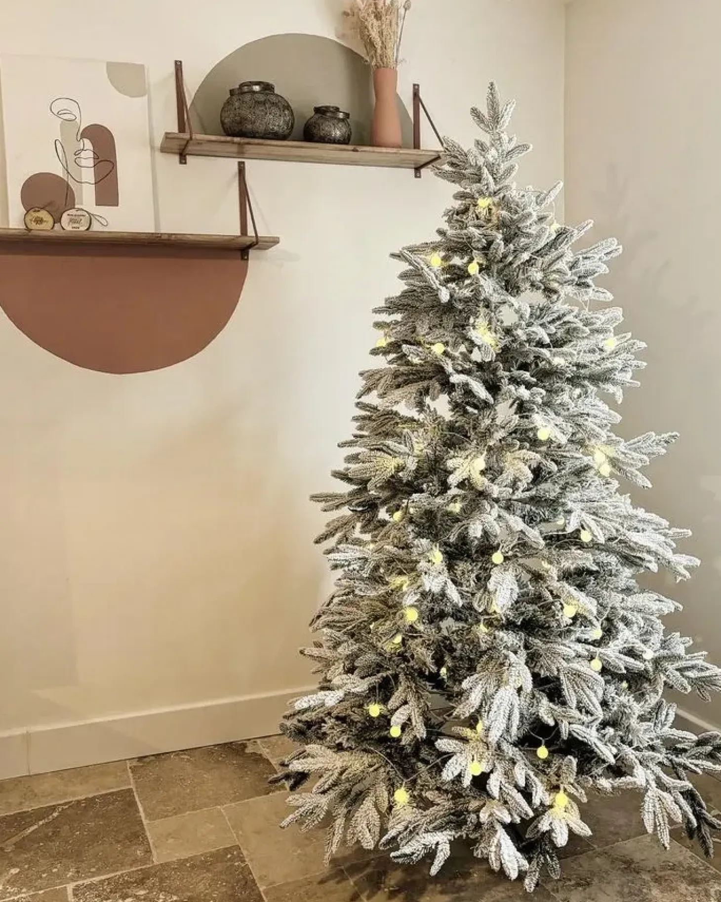 Sneklædt juletræ BASSIE 180 cm Hvid