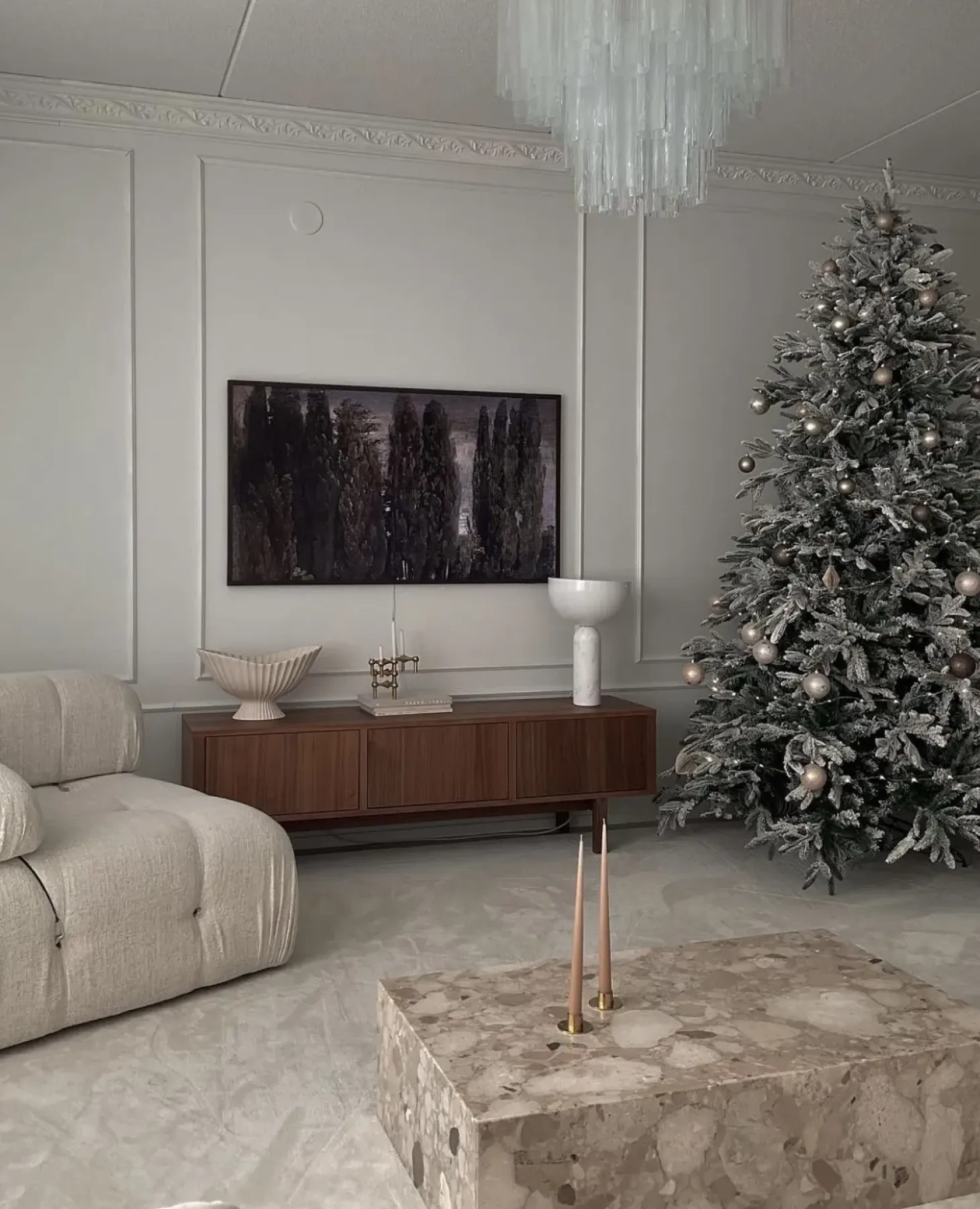 Sneklædt juletræ BASSIE 240 cm Hvid