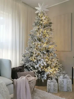 Sneklædt juletræ BASSIE 210 cm Hvid