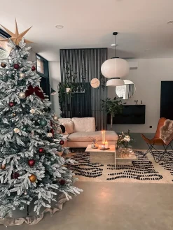 Sneklædt juletræ BASSIE 210 cm Hvid