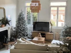 Sneklædt juletræ BASSIE 210 cm Hvid
