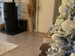 Sneklædt juletræ BASSIE 210 cm Hvid