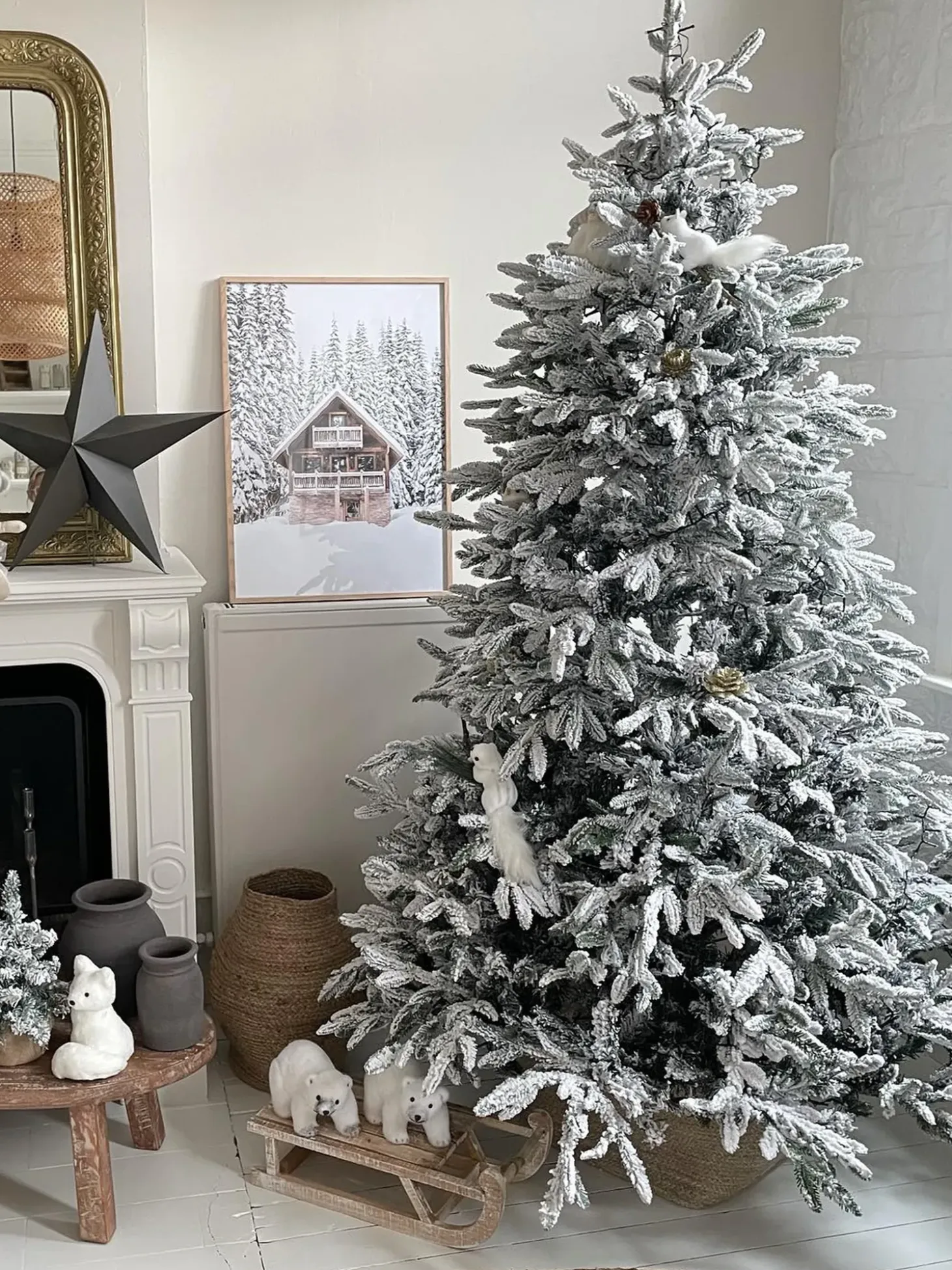 Sneklædt juletræ BASSIE 210 cm Hvid