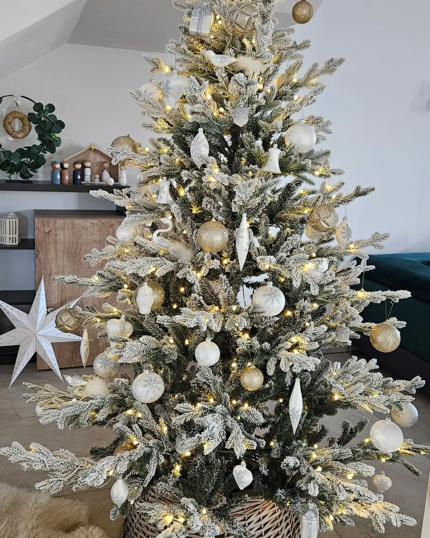 Sneklædt juletræ BRISCO 180 cm Hvid