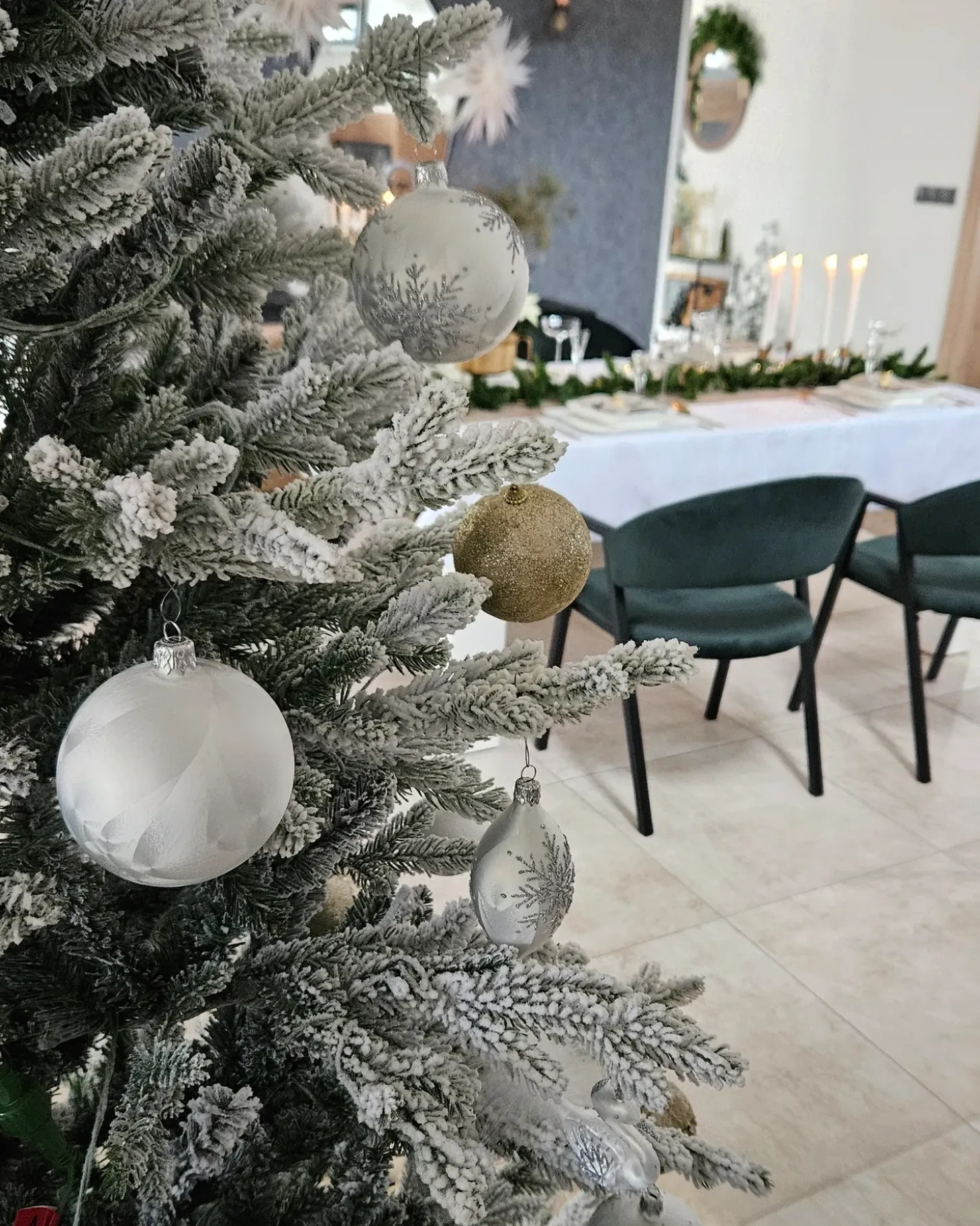 Sneklædt juletræ BRISCO 180 cm Hvid