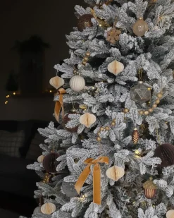 Sneklædt juletræ FORAKER 180 cm Hvid