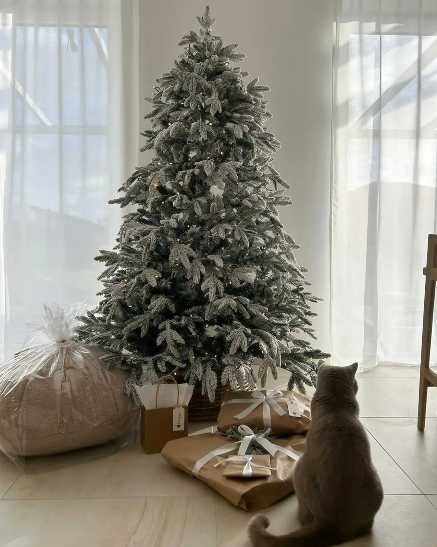 Sneklædt juletræ FORAKER 180 cm Hvid