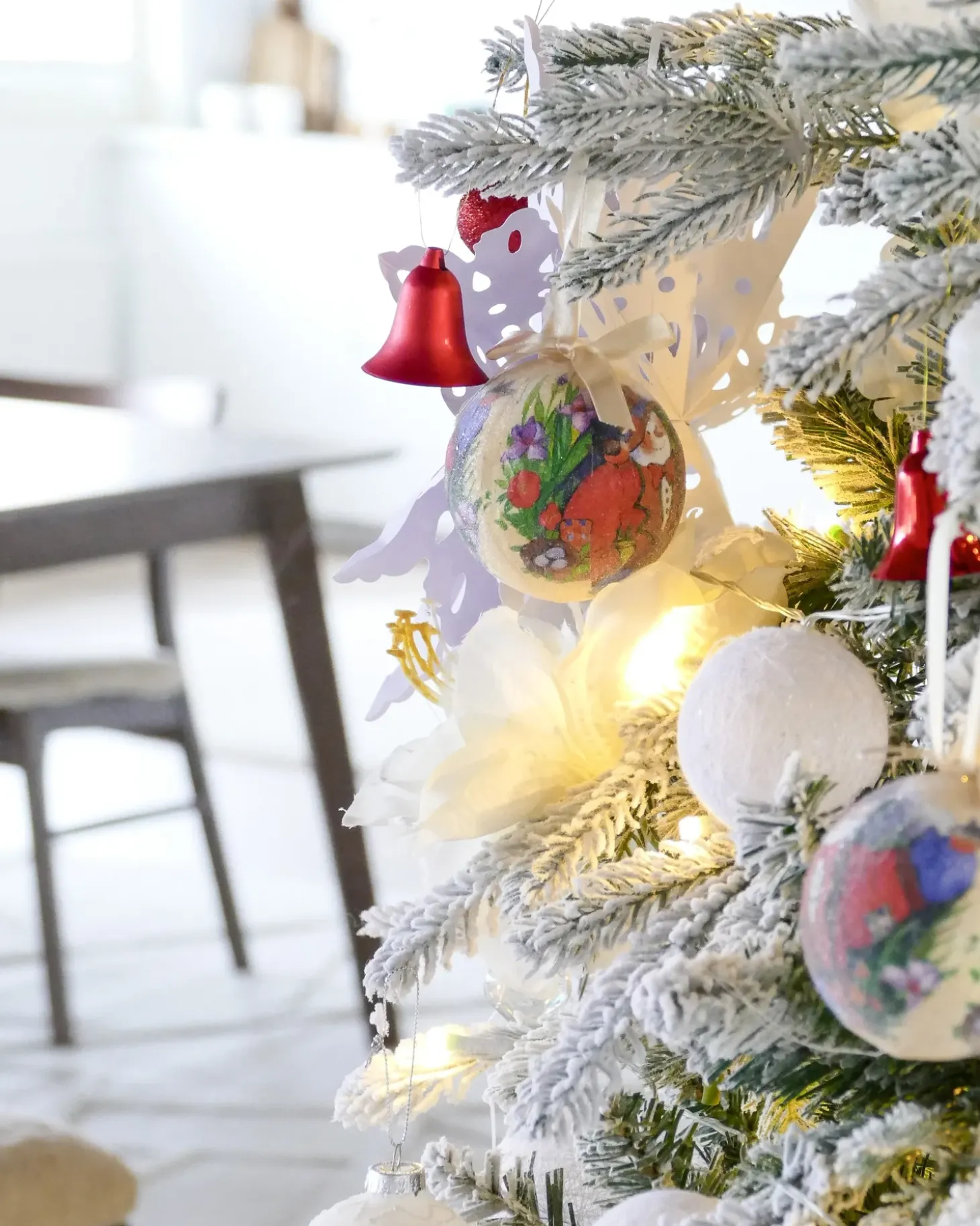 Sneklædt juletræ LED MIETTE 180 cm Hvid