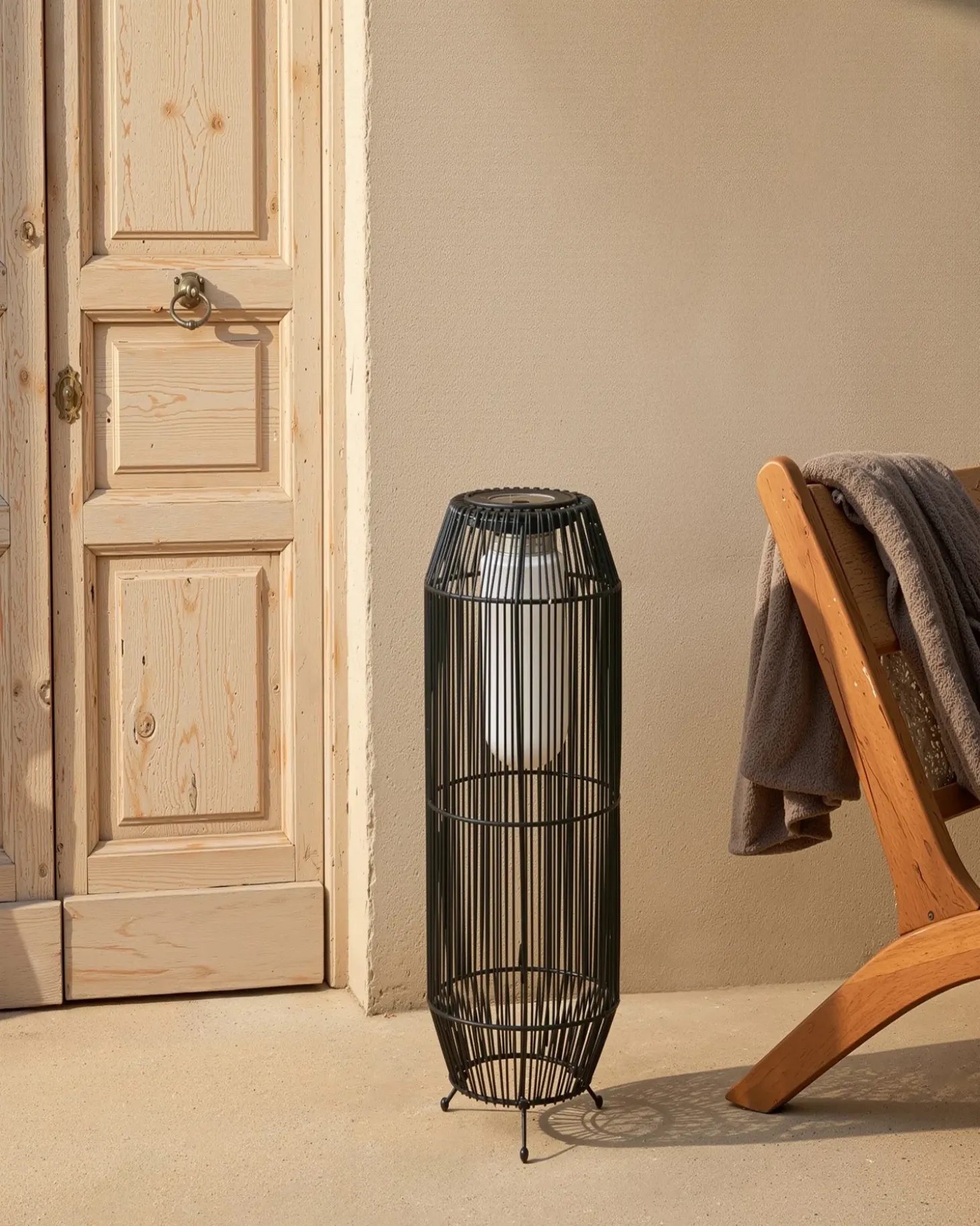 Solcelledrevet lanterne DONGWE 70 cm Sort