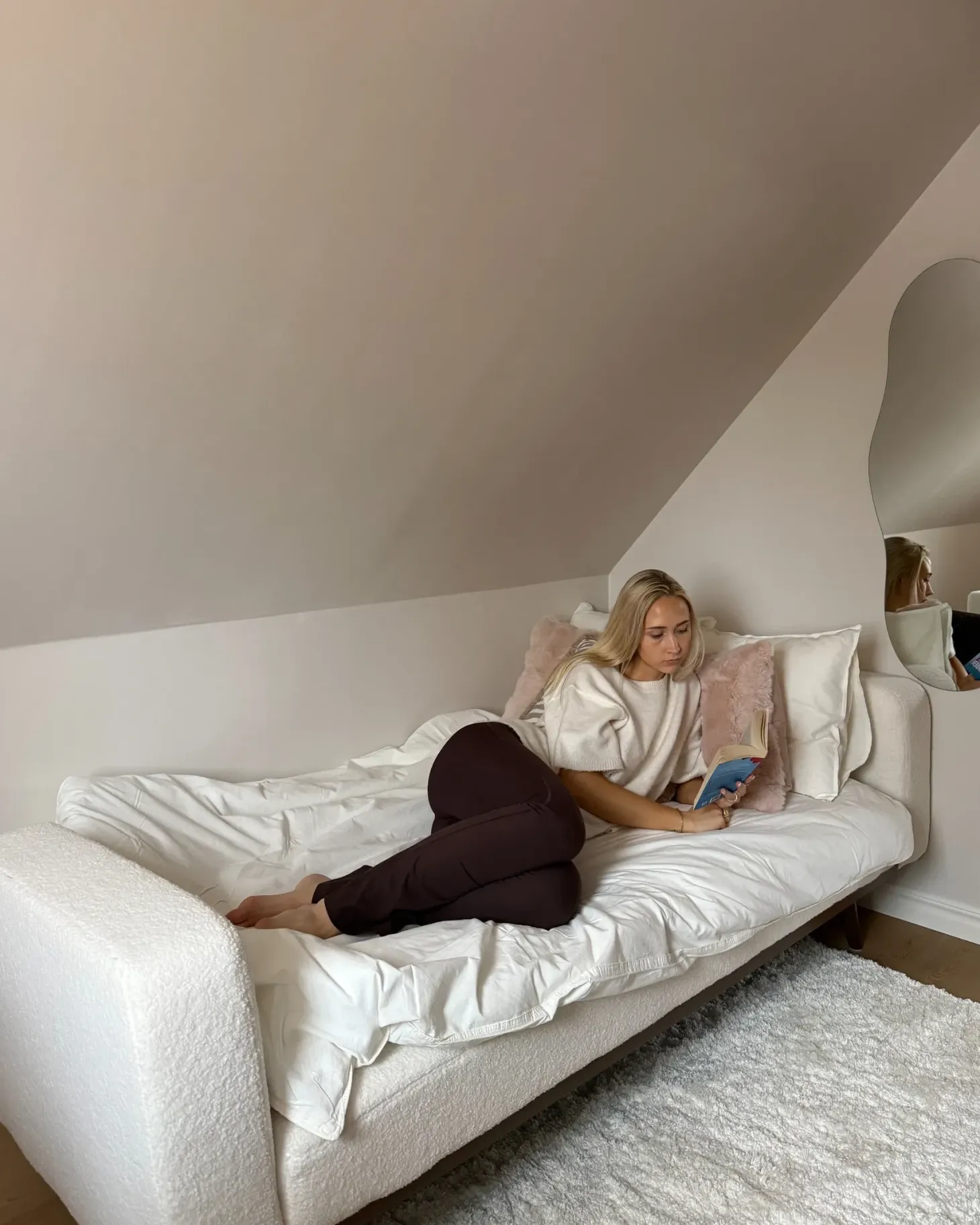 Sovesofa 3 personers HJULBY Boucle Cremehvid