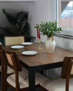 Spisebord CEDAR Mørk valnød 135 cm 80 cm
