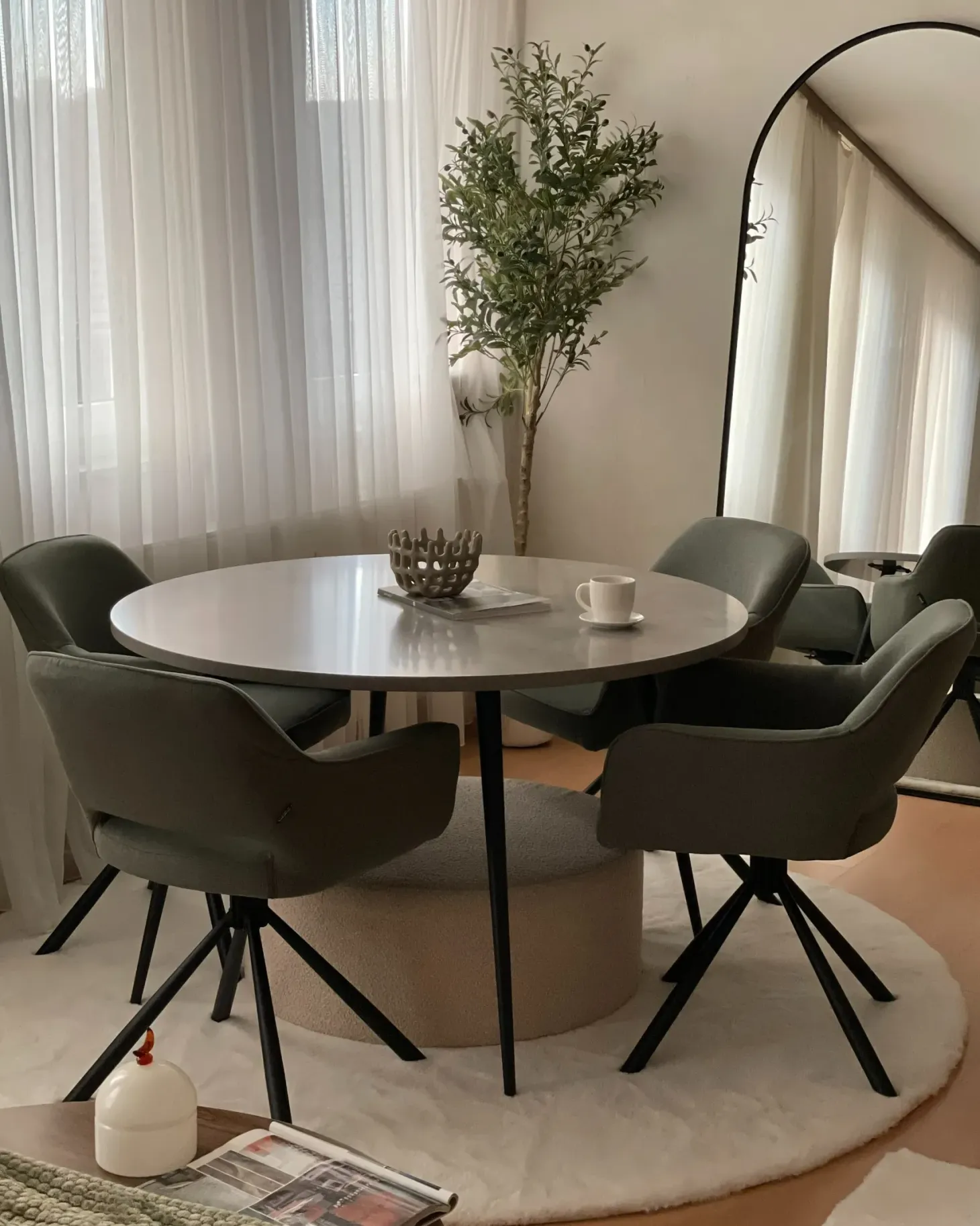 Spisebord ODEON Grå betoneffekt 120 cm 120 cm