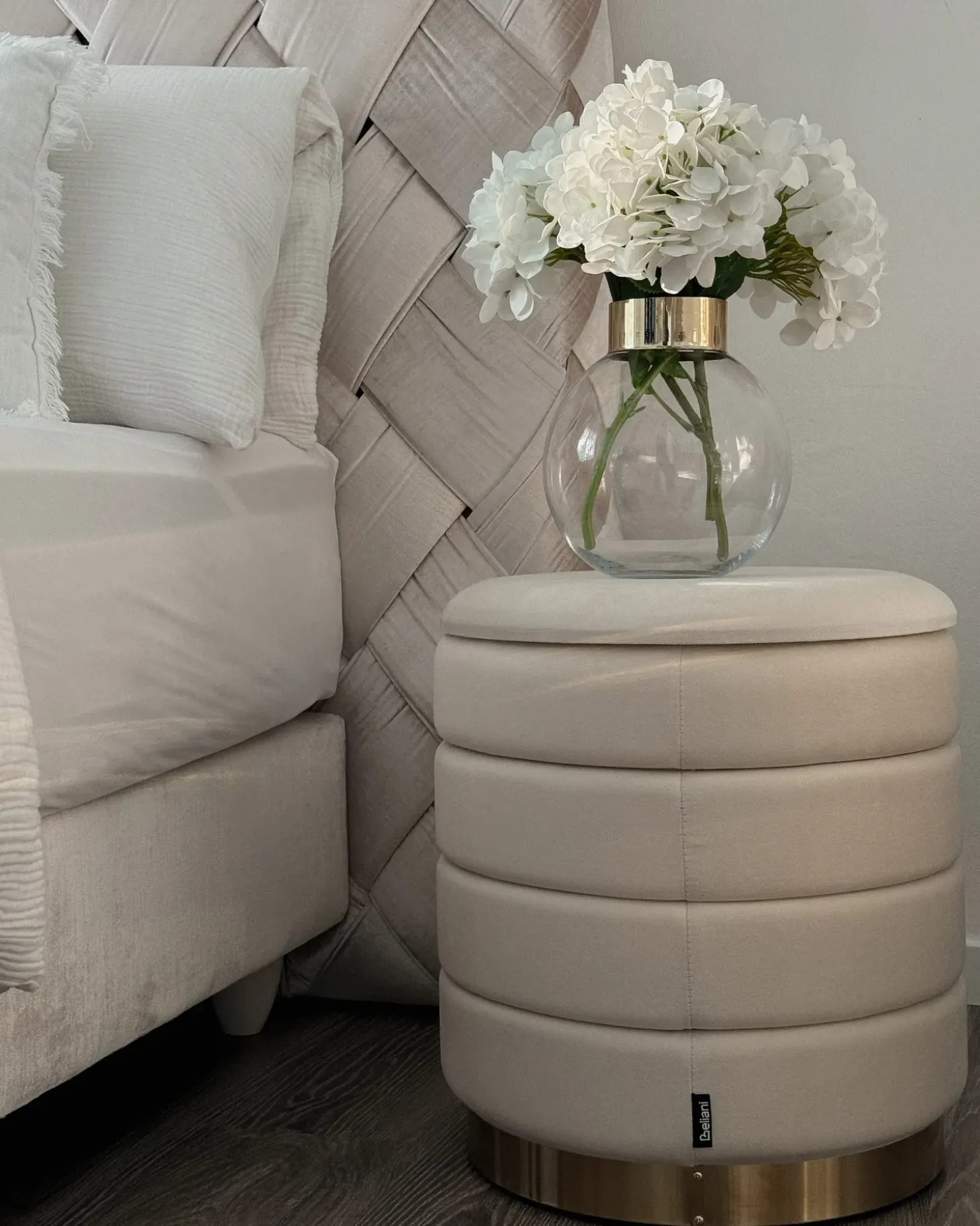 Sæt af 2 opbevaringspuffer GARLAND Velour Lys Beige