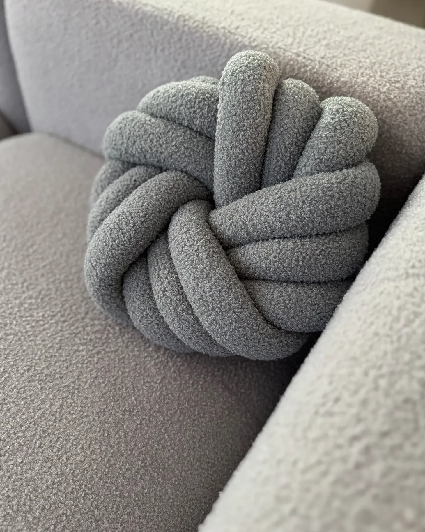 Sæt af 2 pyntepuder AKOLA Boucle 31 x 31 cm Grå Ensfarvet