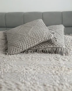 Sæt af 2 pyntepuder BESHAM Bomuld 45 x 45 cm Grå Geometrisk mønster