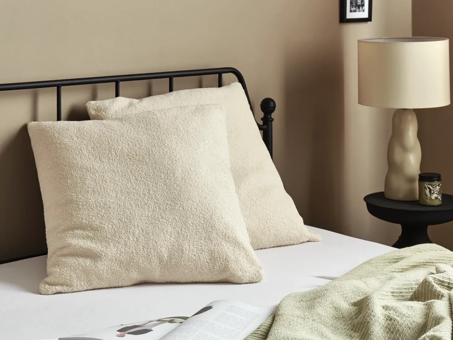 Sæt af 2 pyntepuder LEUZEA Boucle 60 x 60 cm Beige Ensfarvet