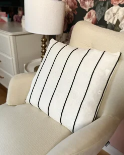 Sæt af 2 pyntepuder MILAS Hør 50 x 50 cm Sort/hvid Stribet mønster