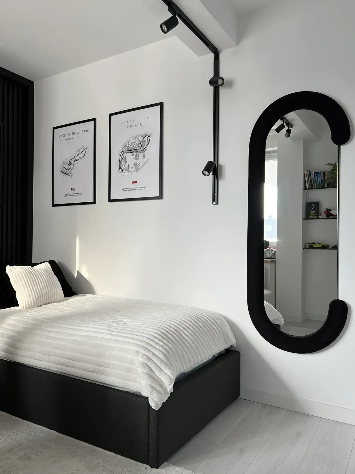 Sæt af 2 pyntepuder RAKYA Kunstig pels 45 x 45 cm Hvid Stribet mønster