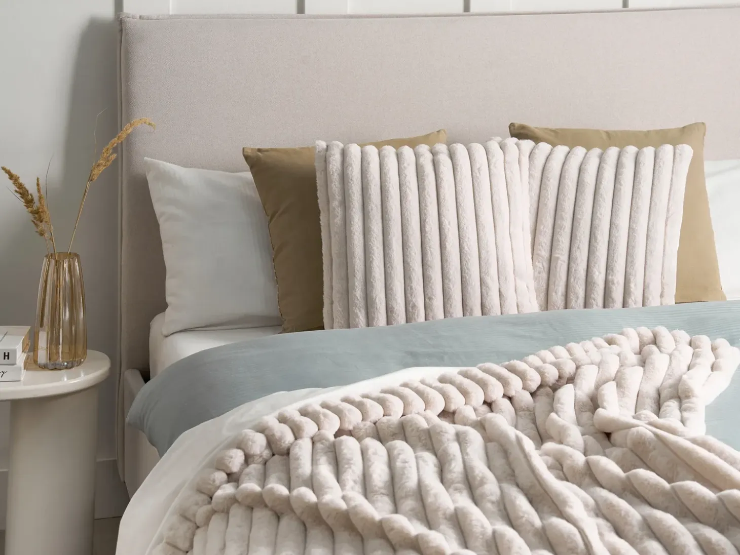 Sæt af 2 pyntepuder RAKYA Kunstig pels 45 x 45 cm Lys Beige Stribet mønster