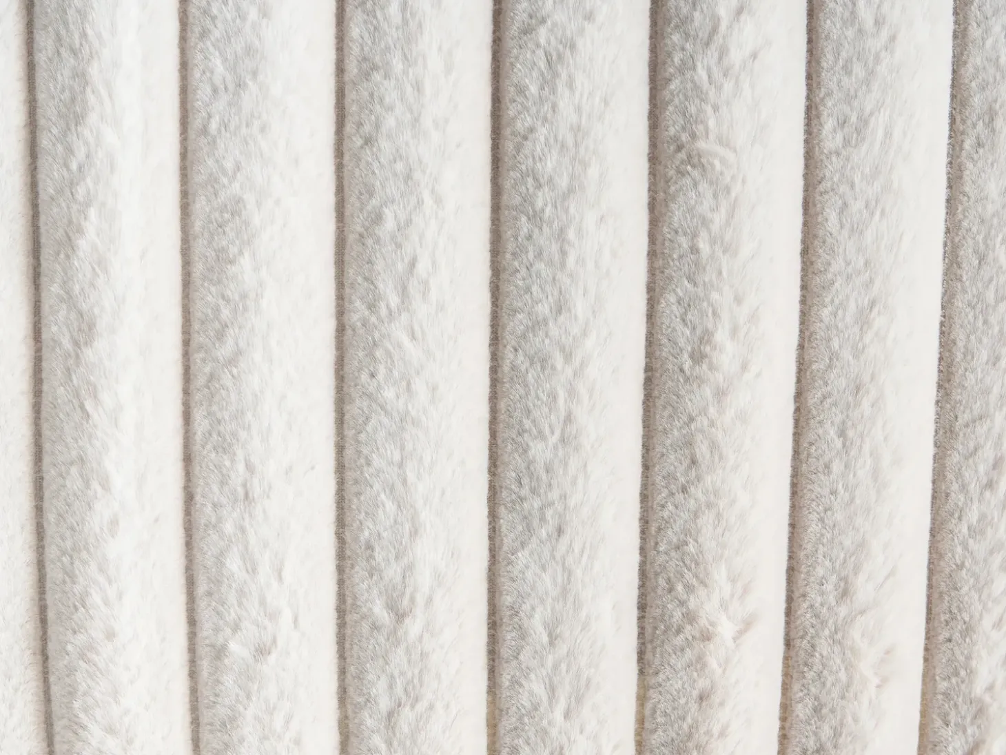 Sæt af 2 pyntepuder RAKYA Kunstig pels 45 x 45 cm Lys Beige Stribet mønster