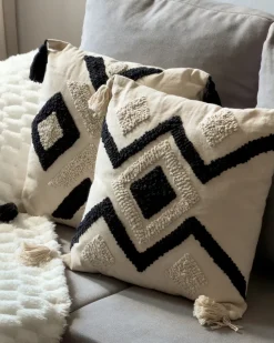 Sæt af 2 pyntepuder SARACA Bomuld 45 x 45 cm Sort/beige Geometrisk mønster