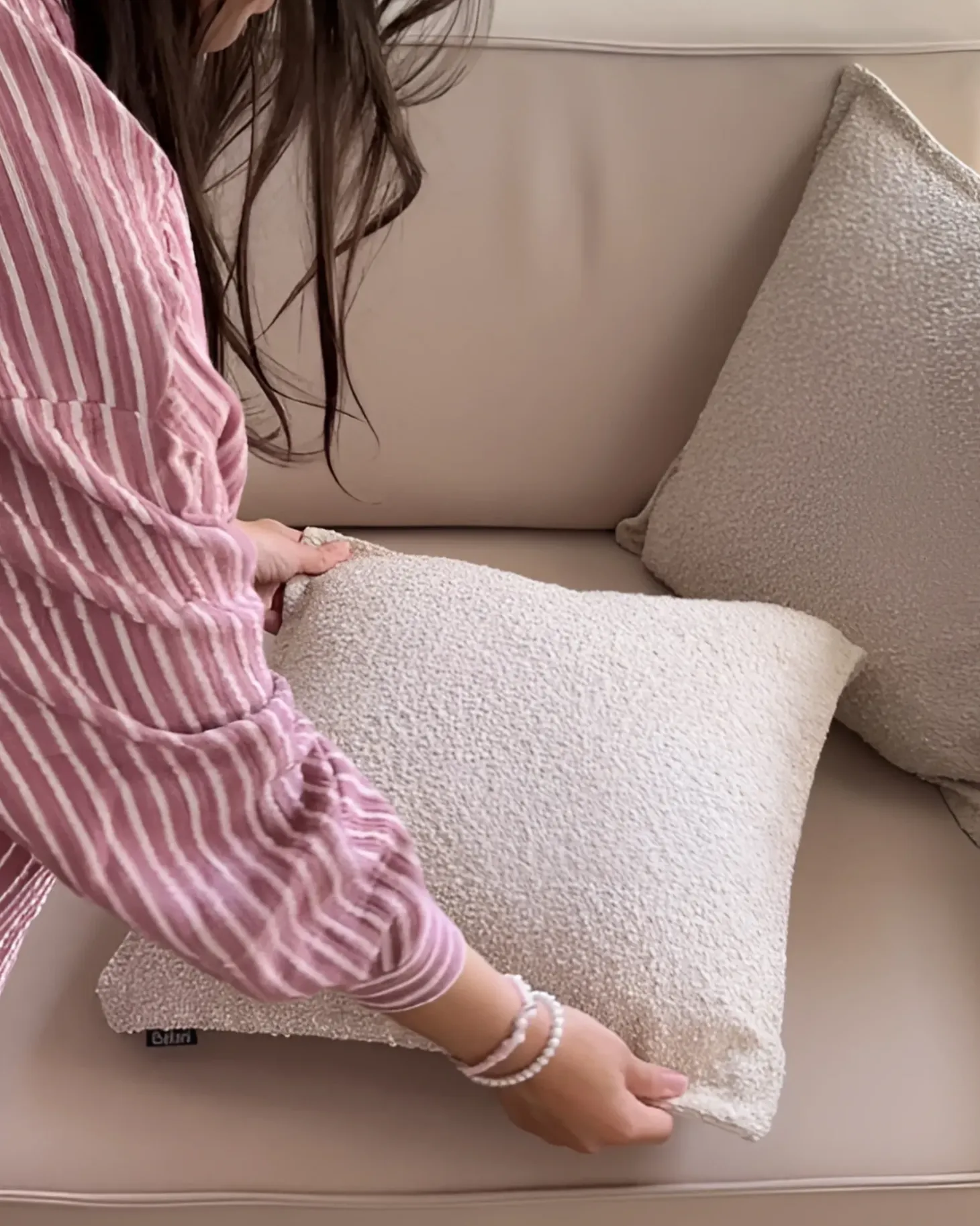 Sæt af 2 pyntepuder SENECIA Boucle 45 x 45 cm Beige Ensfarvet