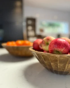 Sæt af 2 dekorative skåle SOHAG Mangotræ Brun