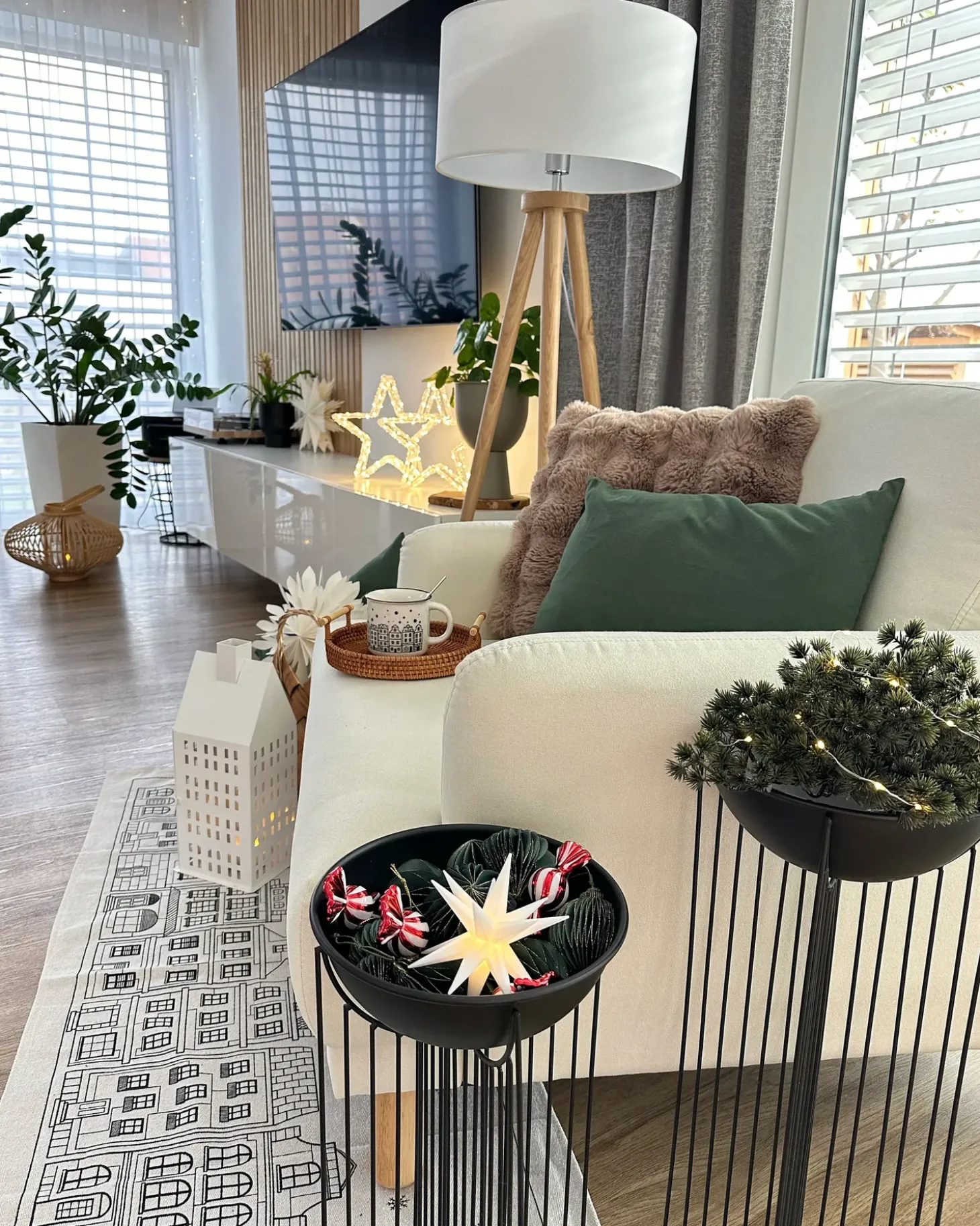 Sæt af 2 forhøjede plantekrukker FICARIA Metal 22 cm Sort