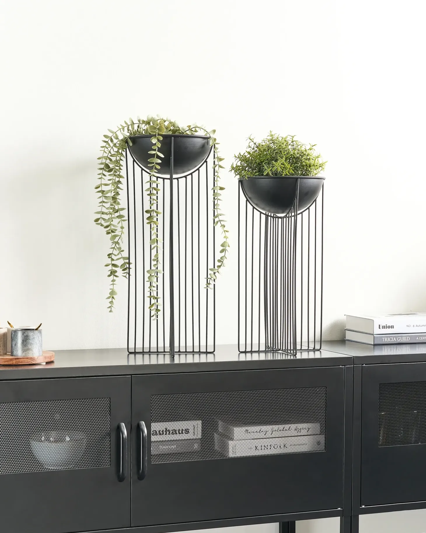 Sæt af 2 forhøjede plantekrukker FICARIA Metal 22 cm Sort