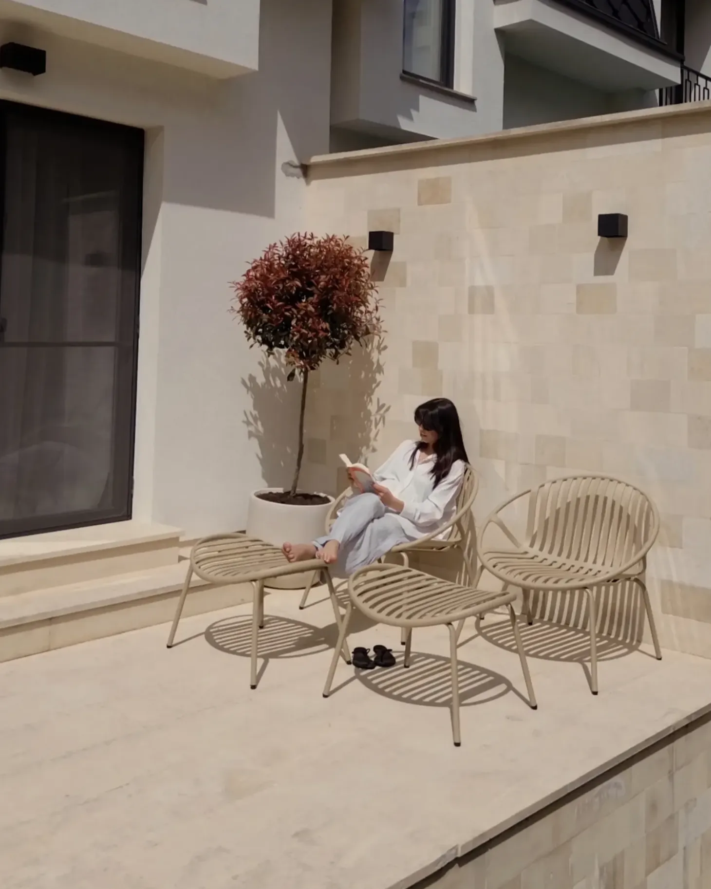 Sæt af 2 havestole CASPERIA med fodskammel Sand Beige
