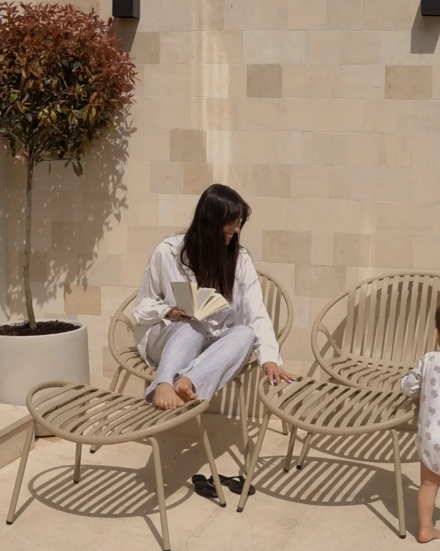 Sæt af 2 havestole CASPERIA med fodskammel Sand Beige
