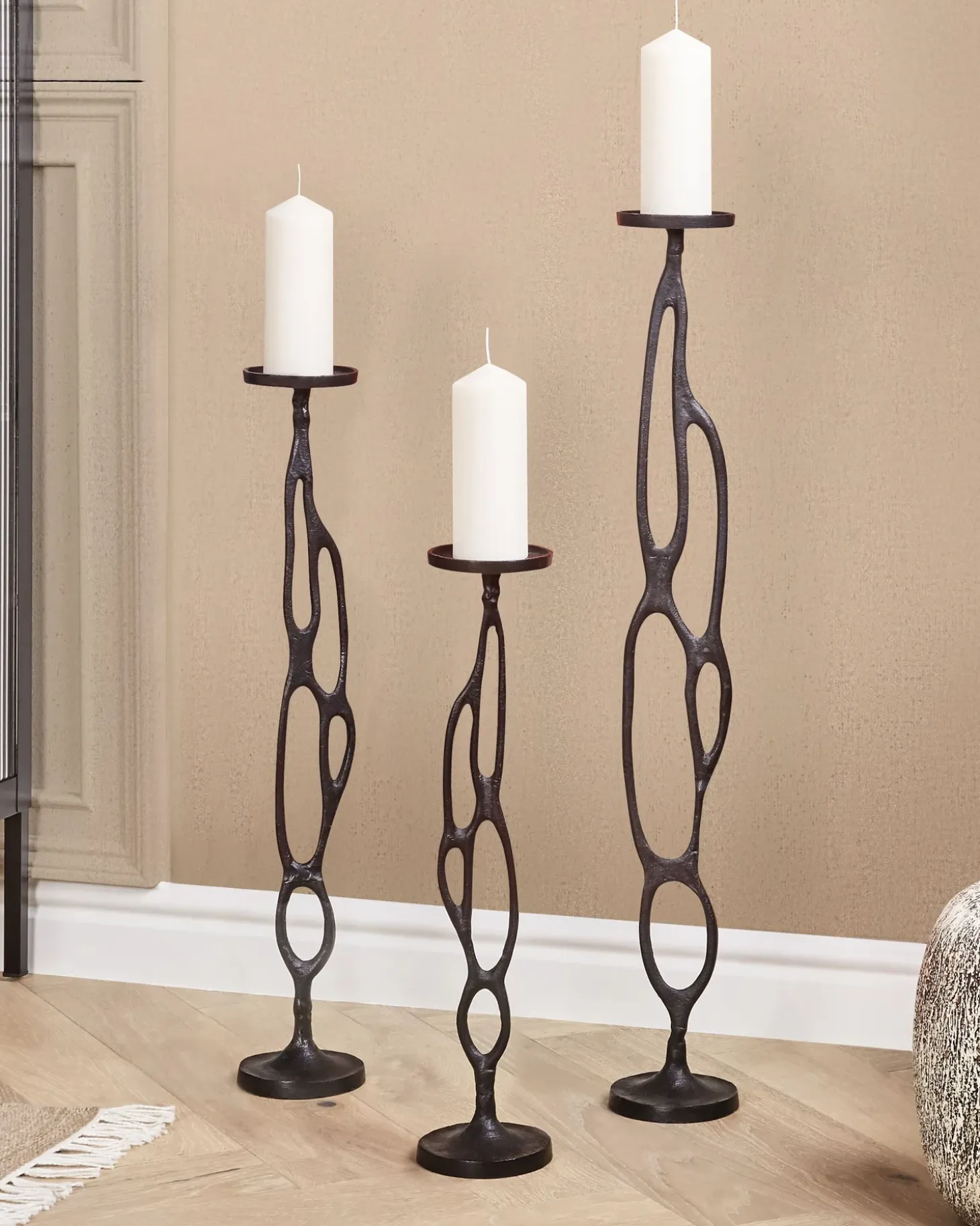 Sæt af 3 lysestager BUNI Metal 54/68/84 cm Sort