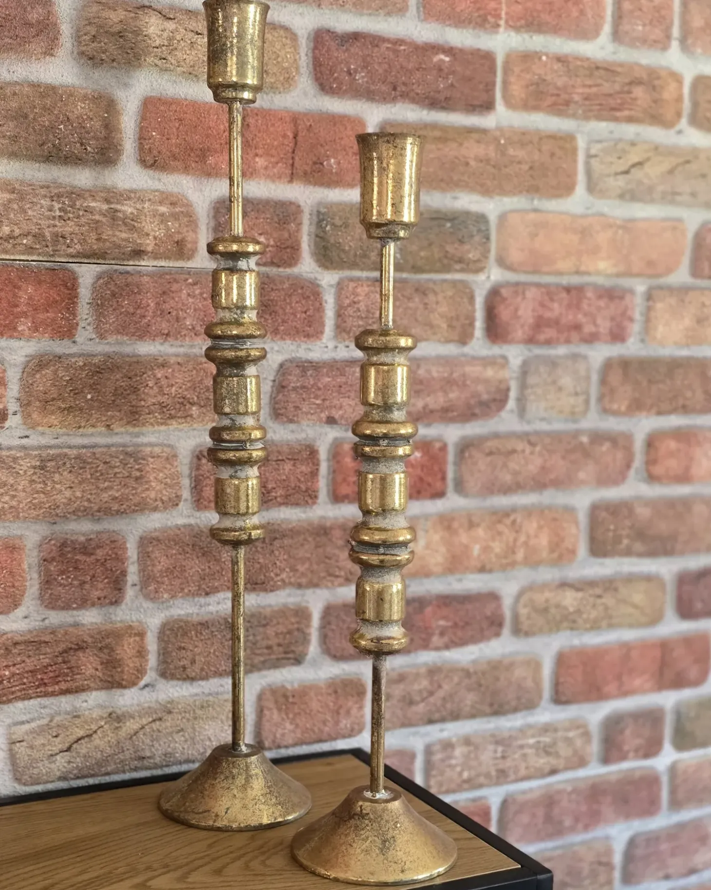 Sæt af 2 lysestager SALAMINA Metal 63/49 cm Guld