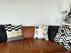 Sæt af 2 pyntepuder DALIA Bomuld 45 x 45 cm Sort Geometrisk mønster