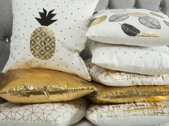 Sæt af 2 pyntepuder LOTUS Bomuld 45 x 45 cm Hvid Guld Sort Plante mønster