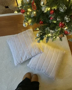 Sæt af 2 pyntepuder PUMILA Kunstig pels 45 x 45 cm Hvid Ensfarvet
