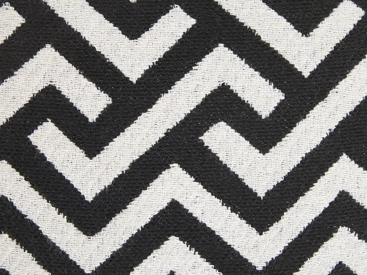 Sæt af 2 pyntepuder SALIZAR Bomuld 45 x 45 cm Sort Geometrisk mønster