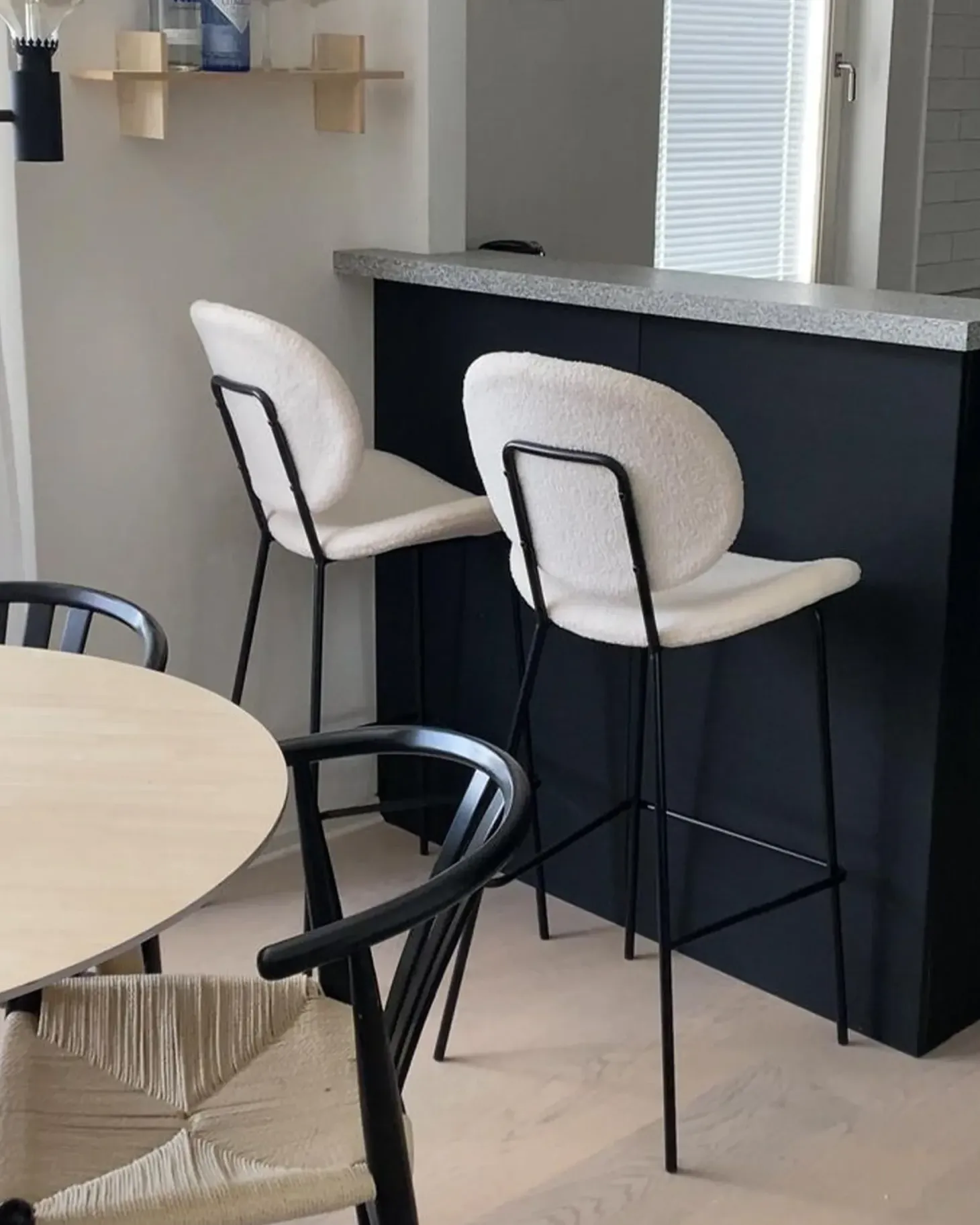 Sæt med 2 barstole LUANA Boucle Hvid