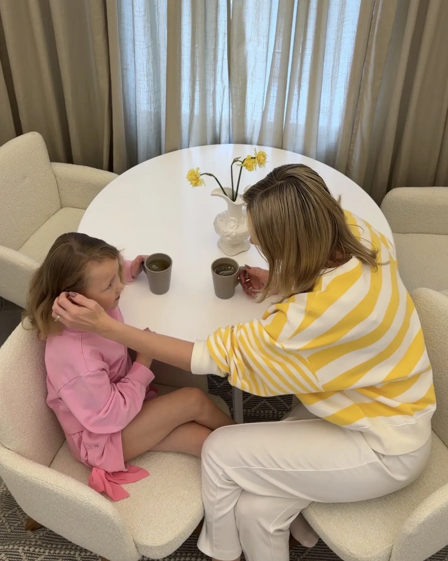 Sæt med 2 spisebordsstole EVELYN Boucle Cremehvid