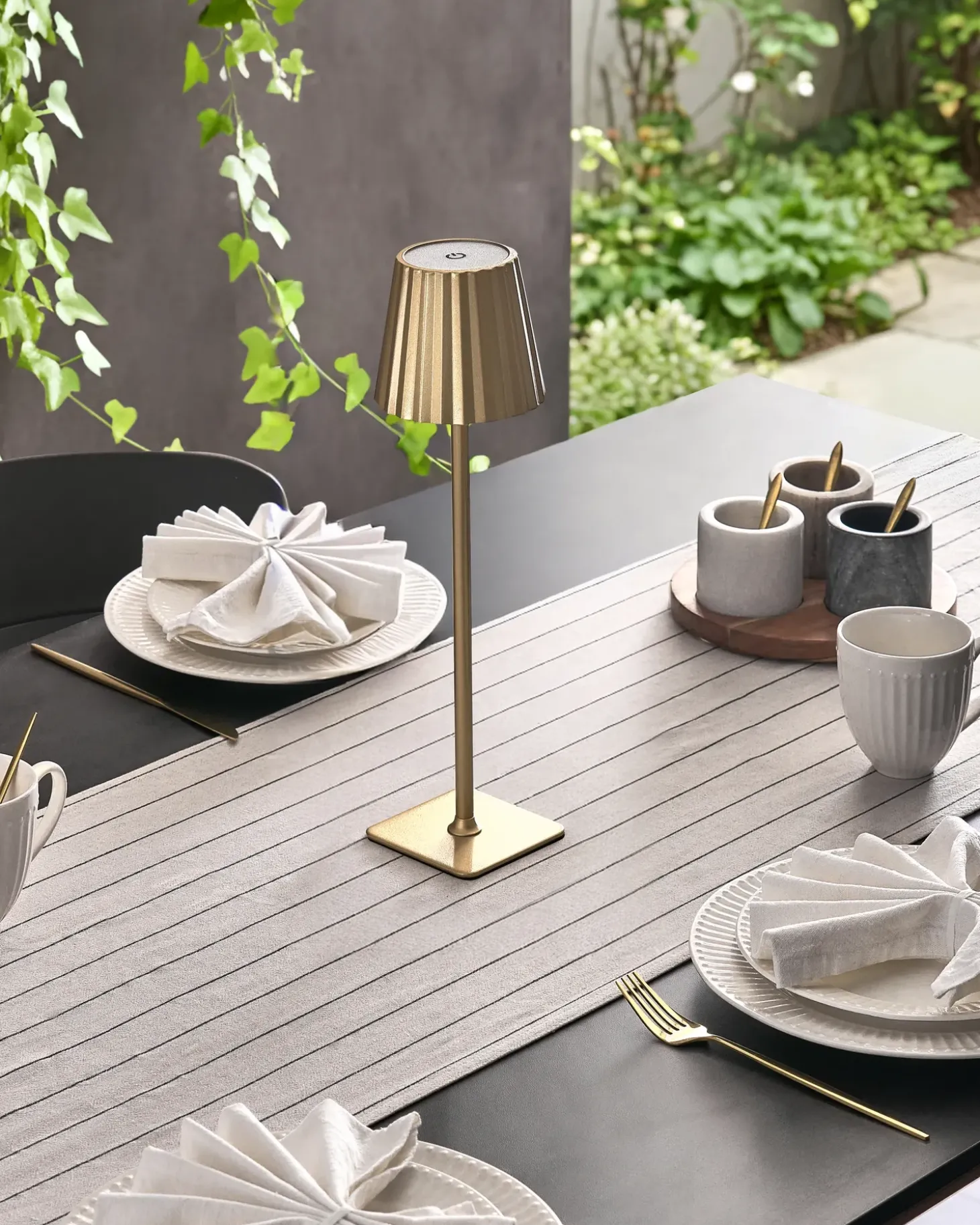 Trådløs LED-bordlampe ABARO Med dæmpning Metal Guld