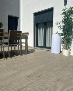 Udendørs LED-gulvlampe PIEDRA Med fjernbetjening Hvid