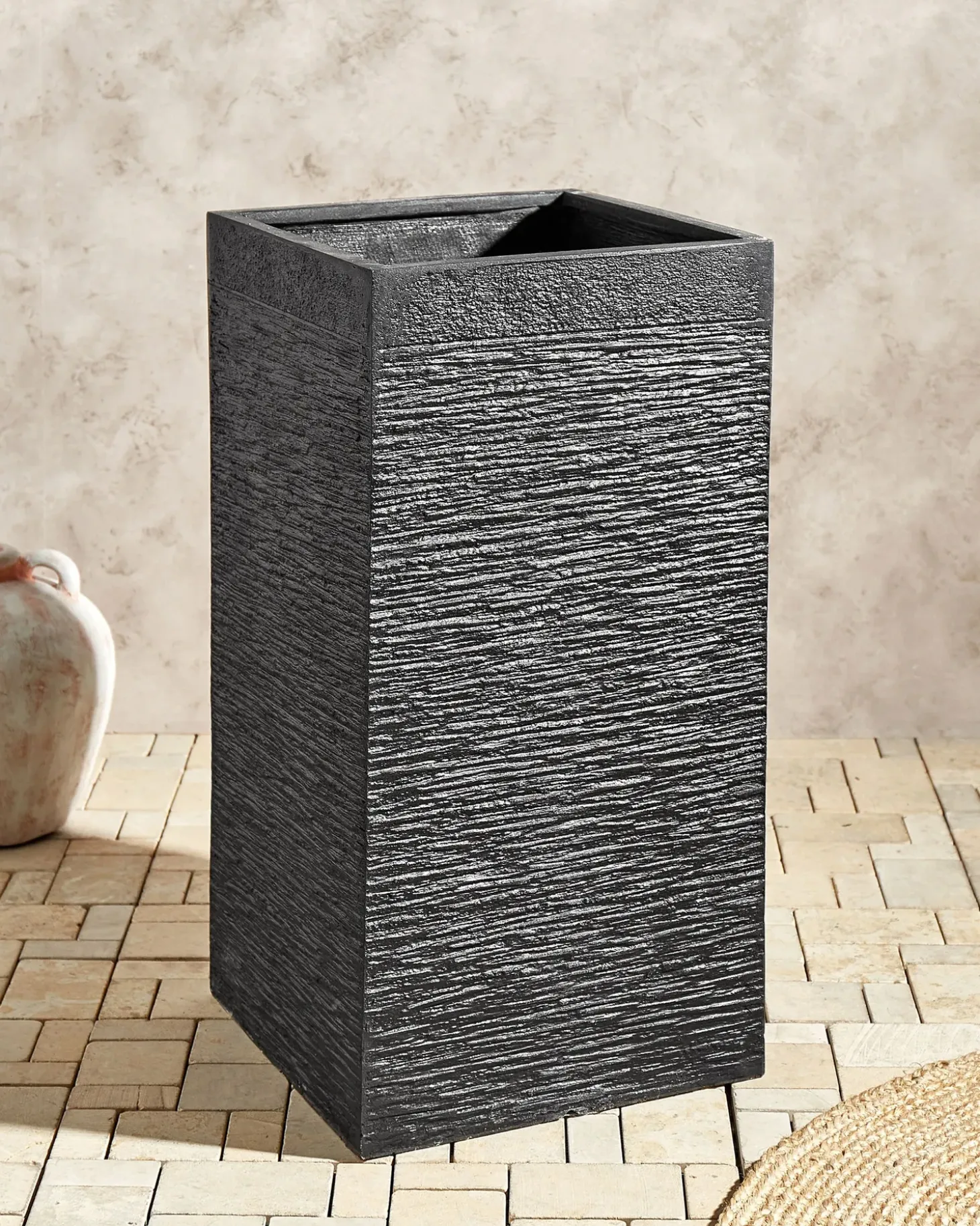 Urtepotte DION 40 cm Sort