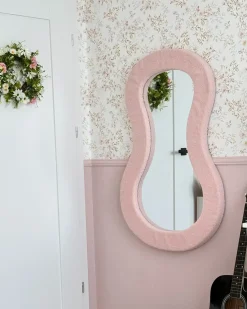 Vægspejl PLANCHEZ 70 cm 112 cm Boucle Lyserød